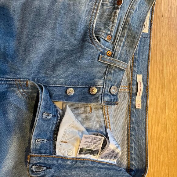 Levi's Wedgie Straight Crop Jeans Premium Distressed Button Fly, Raw Hem Denim - Picture 6 of 6